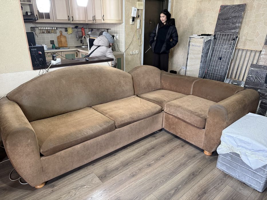 Продам по 2000 тг разную мебель