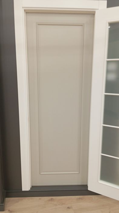 Продаются двери с ветририны