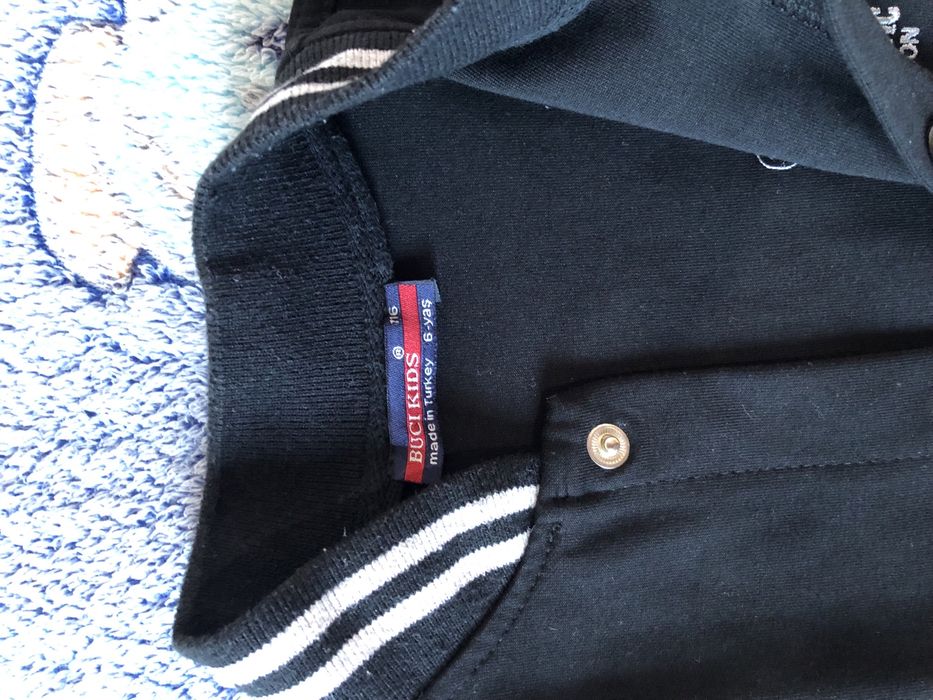 Продам бомбер 116 размер