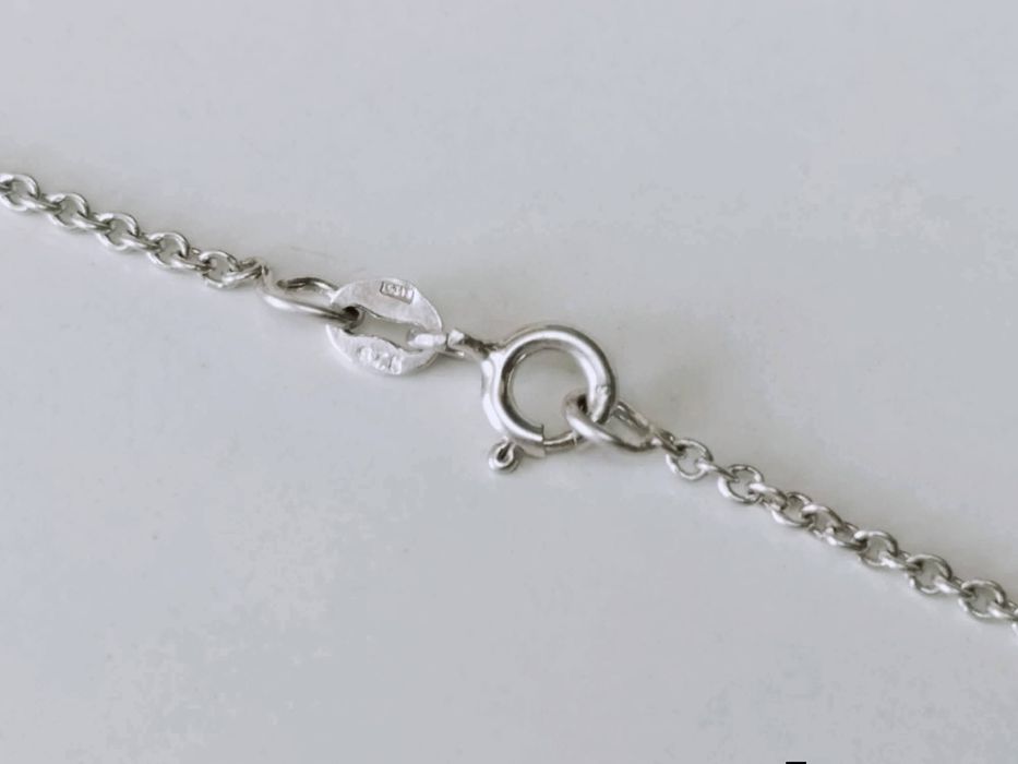 Vechi colier lant cu pandantiv un stil cabochon din argint de 925, cu piatra labradorit