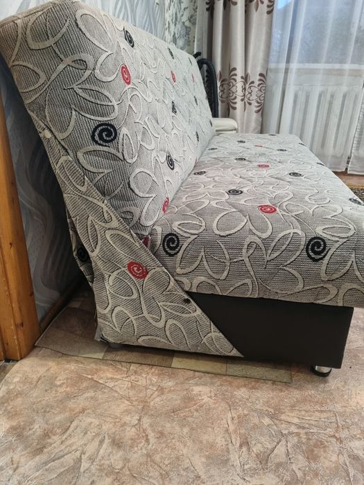 Продам диван в хорошем состоянии