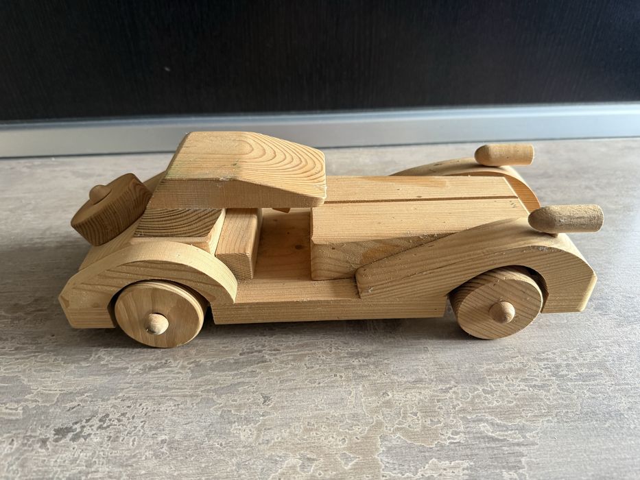 Masinuță din lemn