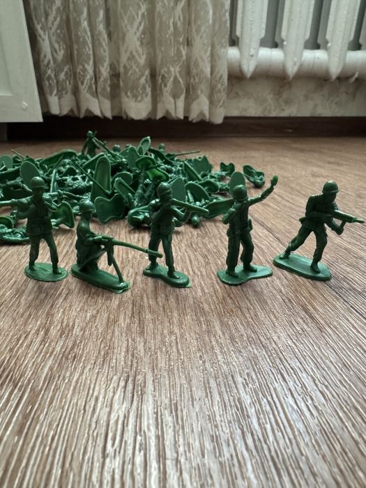 Игрушечные солдатики 100штук