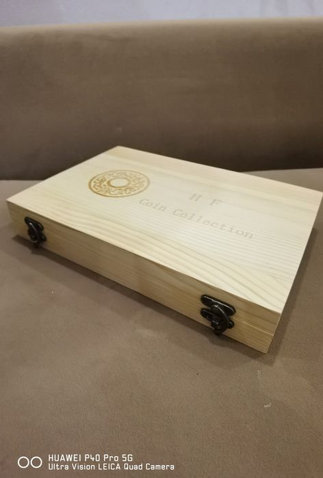 Дървена кутия за 100 и 50  монети + капсули + уплътнители за съхранени