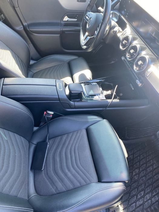 Автомобиль мерседес