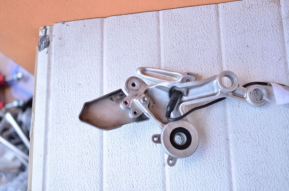 Suport Cu Scarita Fata Dreapta Ducati Monster S2R / S4R