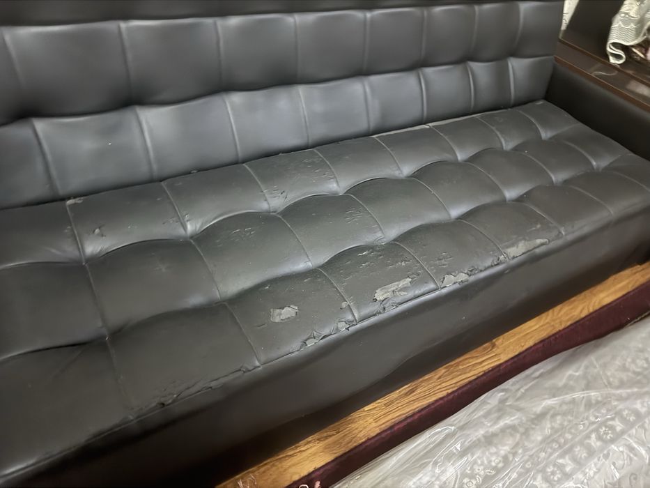 Мяхкий деван в кожений б.у состояныя средны