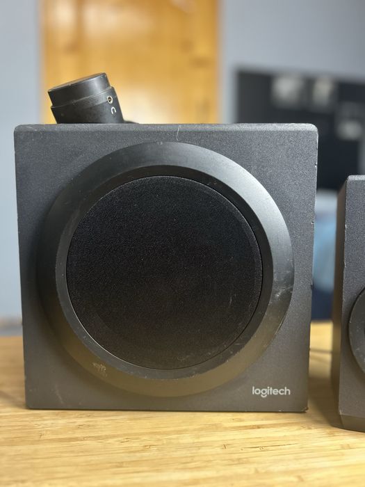Logitech Z333 2.1 – Sunet puternic, stare bună