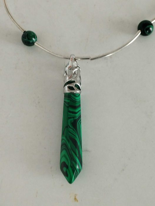 Посребрени колиета,с родиево покритие медальони с естествени камъни .