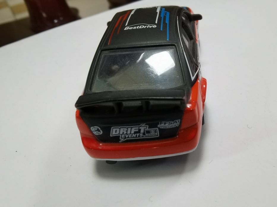 Модель автомобиля Chevrolet Lacetti масштаб 1:64