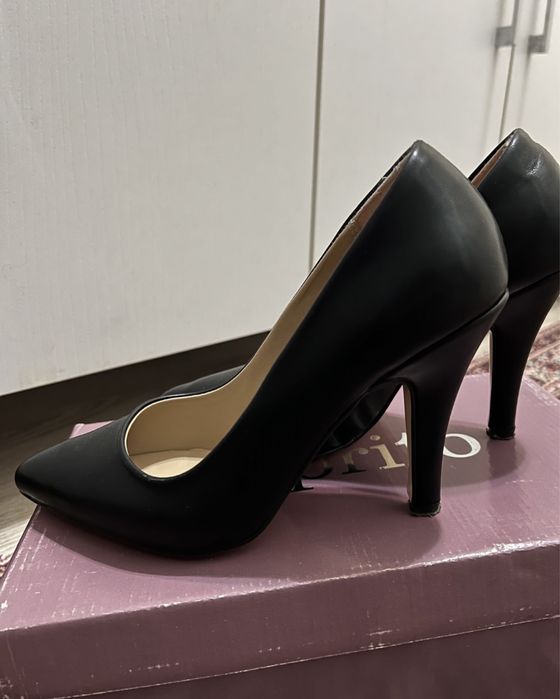 Дамски обувки с ток