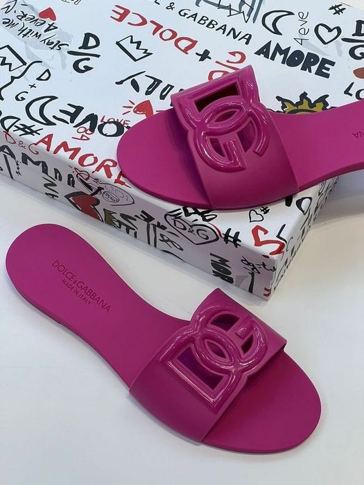 Slapi model dolce gabanna