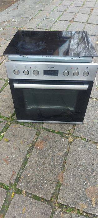 Фурна за вграждане с котлони gorenie