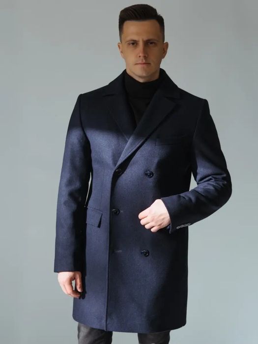 Двубортное шерстяное пальто.