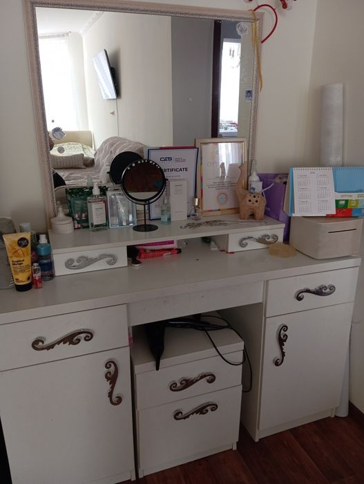 Продам спальный гарнитур(недорого)