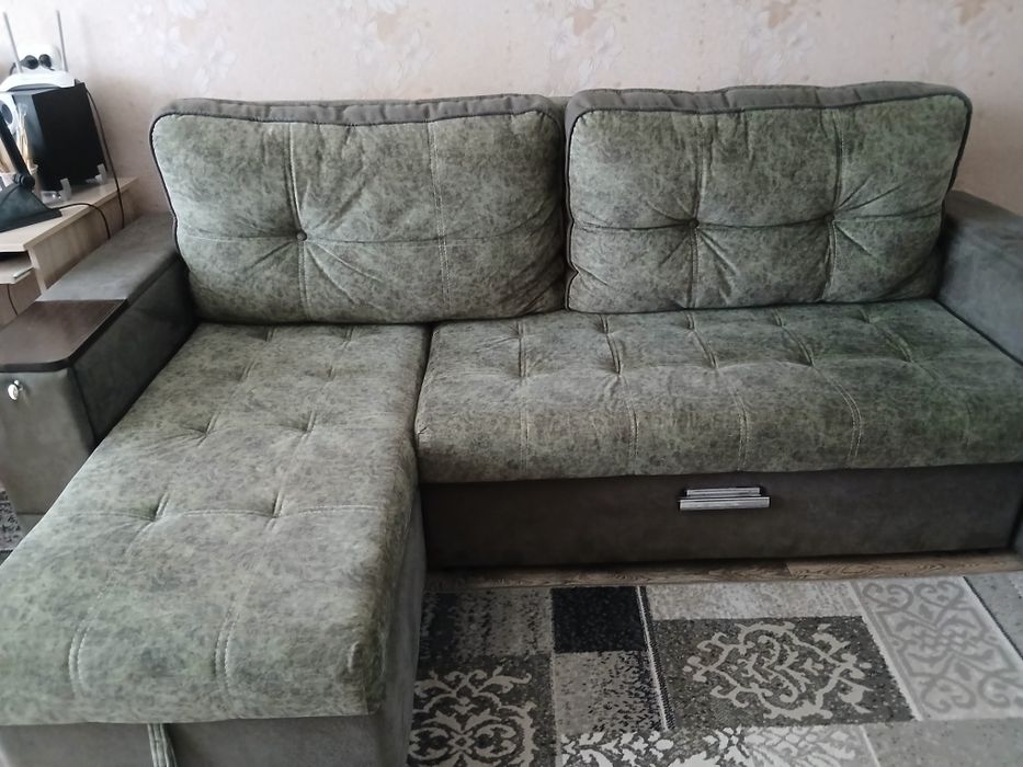 Диван выдвижной.