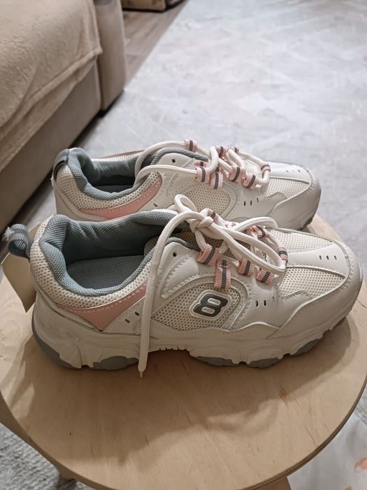 Продам кроссовки.