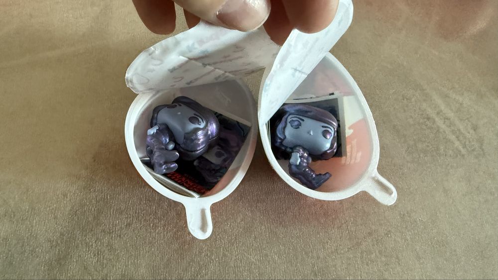 Обмен фигурки kinder joy очень странные дела