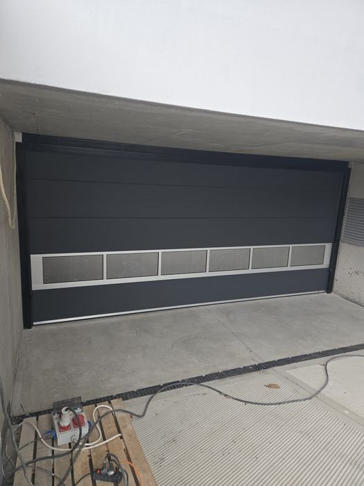 Porti de garaj/ usi secționale/ usi de garaj/ porți industriale