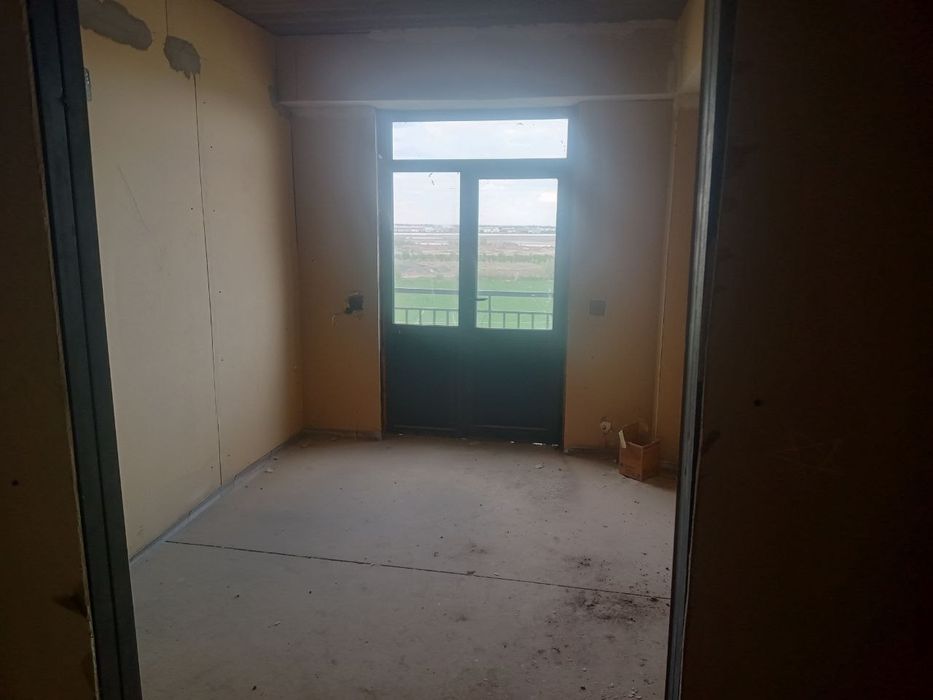 Урганч ситида 3 хонали квартира
5- етажинда
3 хона квартира сотил