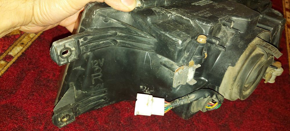 Фар преден Мицубиши Спейс Вагон