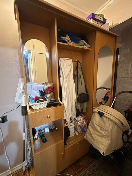 Продам шкаф в коридор