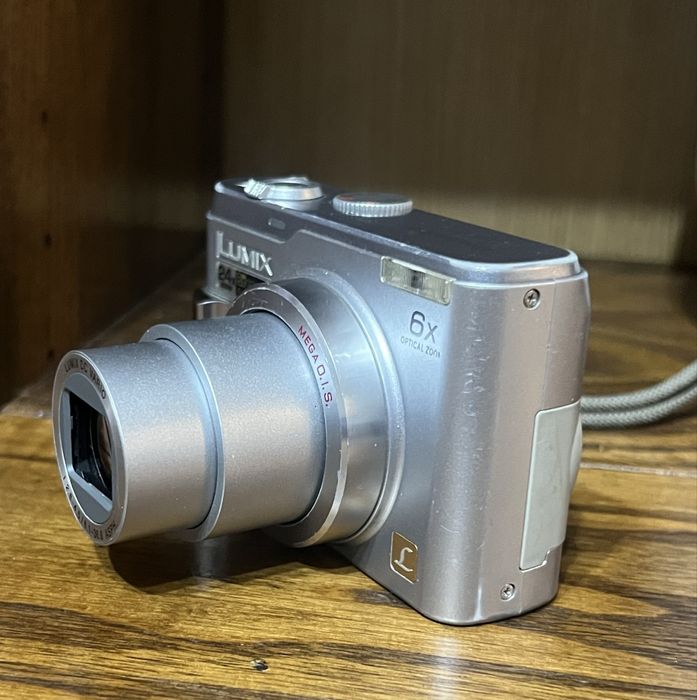 Panasonic Lumix DMC-LZ2 5MP Silver Digital Camera 24x Zoom