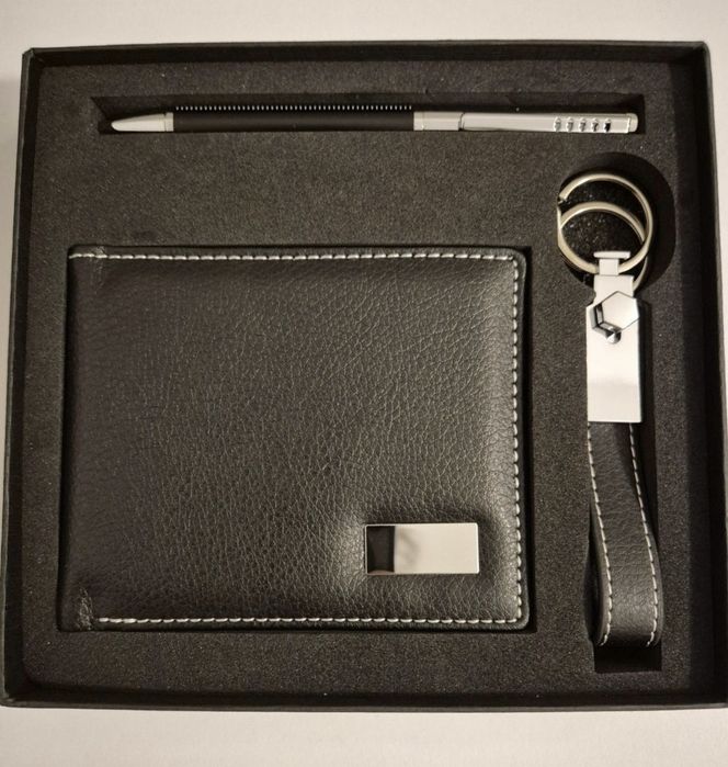 Set cadou: pix+breloc+portofel negru
