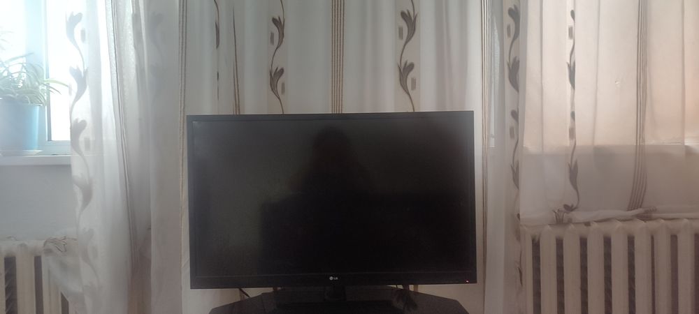 Плазменный телевизор 2013г выпуска.