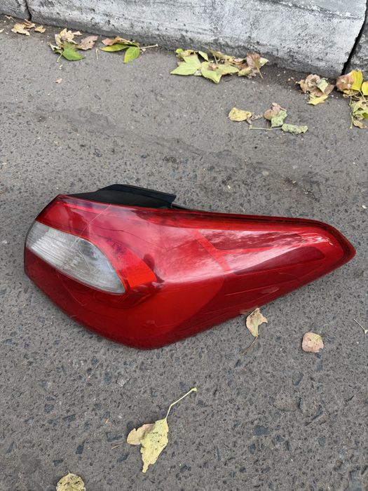 Продам фонарь Kia Cerato
