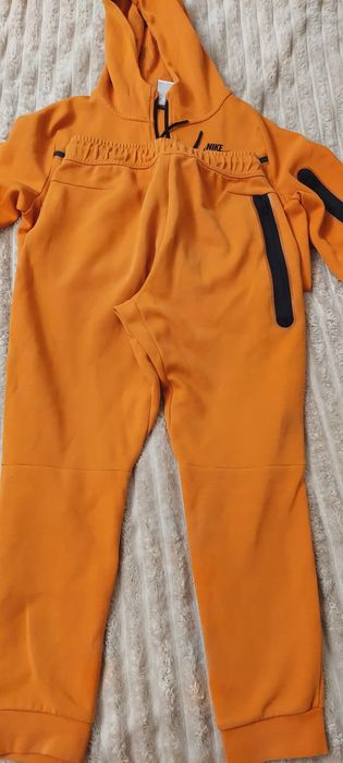 Nike tech Оранжев