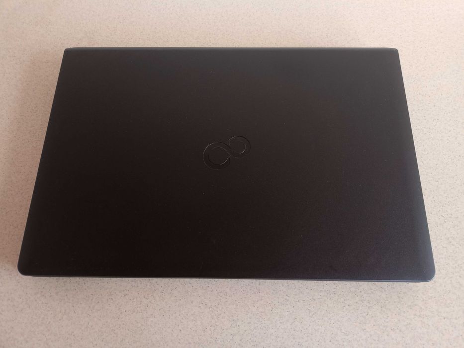 Laptop Fujitsu A557 15,6 FHd I5-7200u ram 8ddr4 SSD 256g Baterie 2:30H