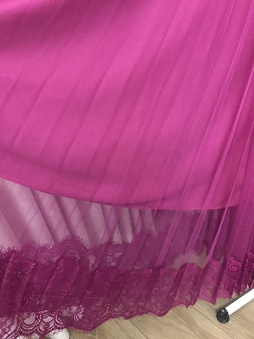 Розовое платье