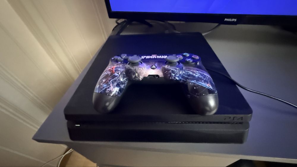 Плейстейшен 4 слим