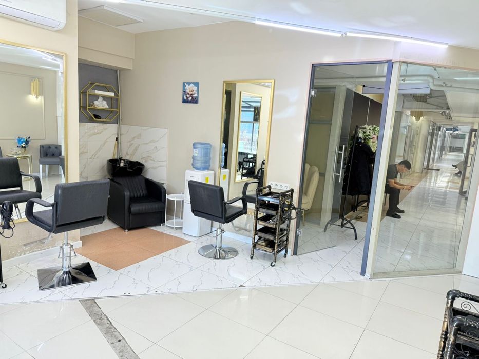 Сдается место кресло в салоне