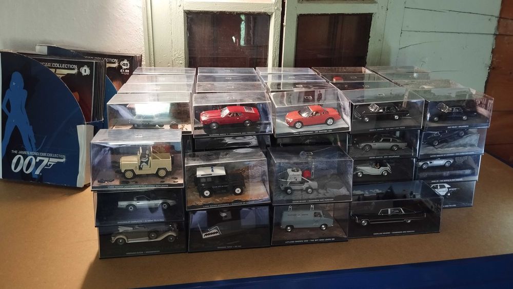 Списание за Джеймс Бонд и модели на автомобили JAMES BOND CAR/MAGAZINE