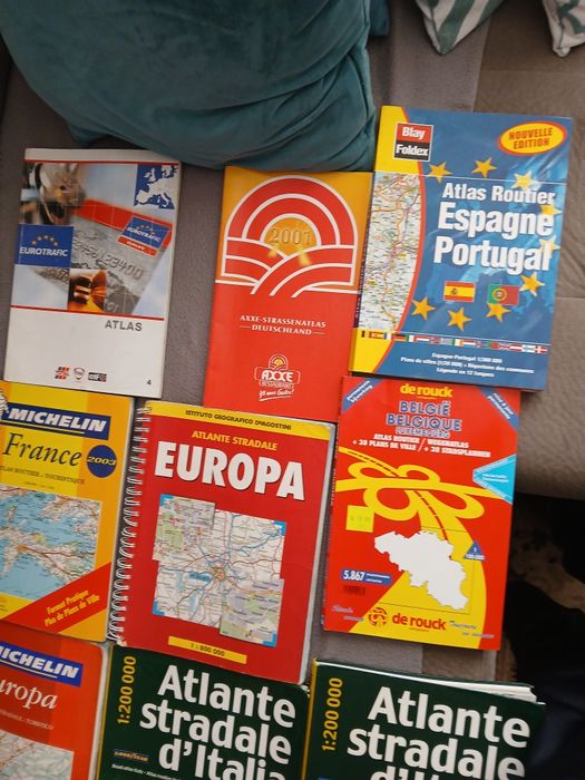 Пътни карти,атласи използвани от мен преди много години.