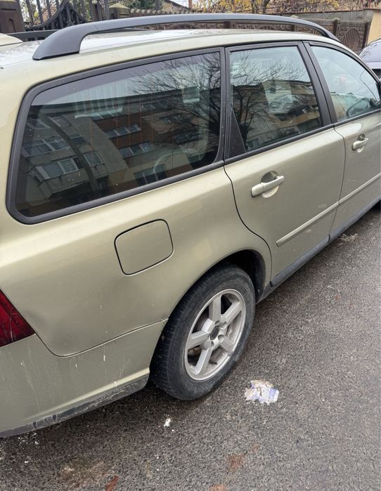 Volvo v50 masina arata si functioneaza bine