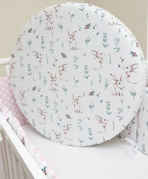 Матрас круглый + наматрасник + простынь.