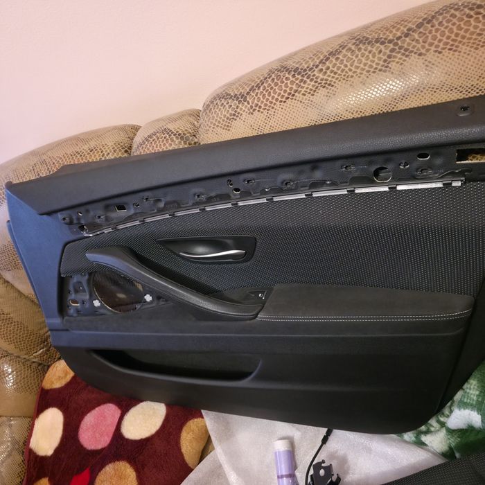 Fete usi BMW F10/F11 alcantara si consola centrala
