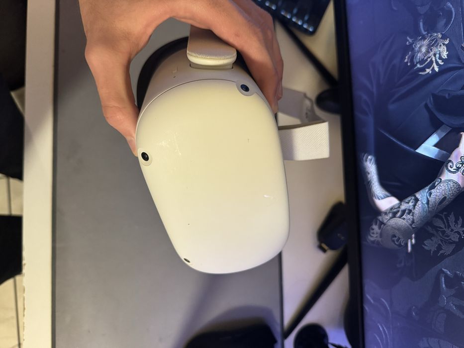 Meta Quest 2 + KIWI кабел КАТО НОВИ! СПЕШНО