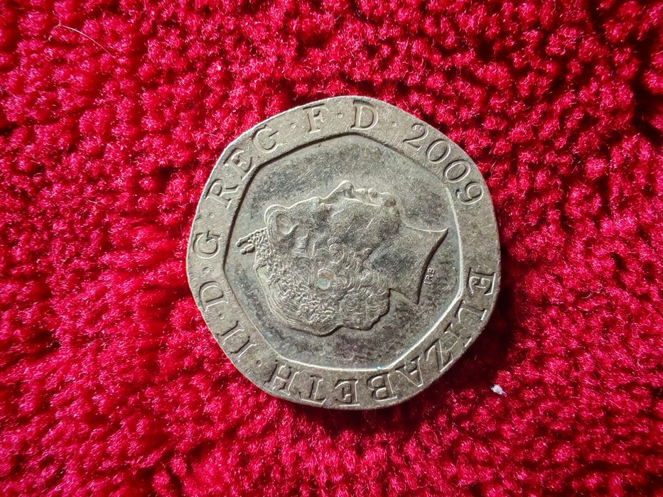 Diferite monezi pentru colecționari