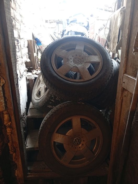 Продам диски с резиной зимние