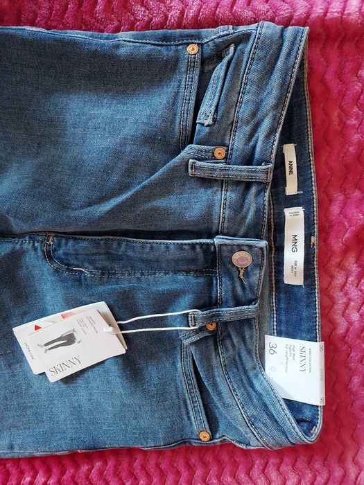 Vând blugi skinny, albastru,mas 36, tiv franjurat,  Mango
