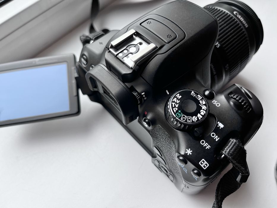 Canon EOS 650D (сенсорный экран)