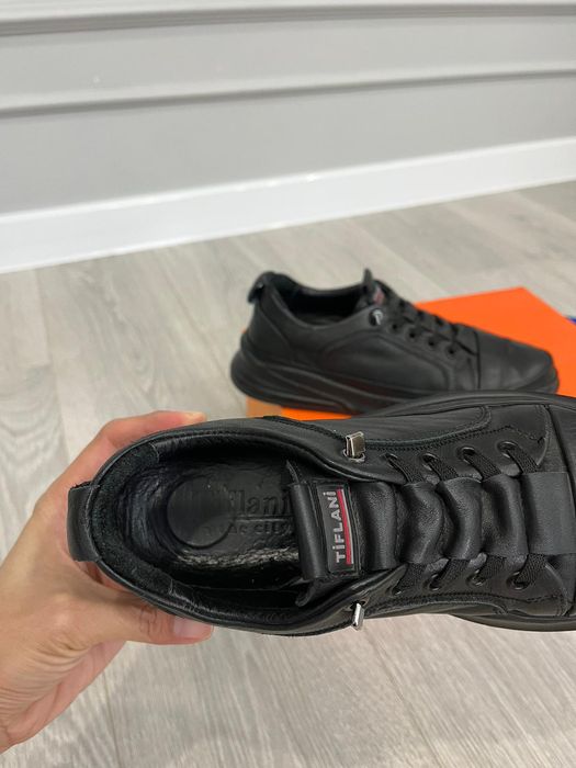 Продам детскую обувь