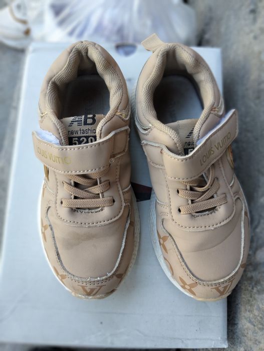 Туфли кроссовки для девочек. Взрослые платье