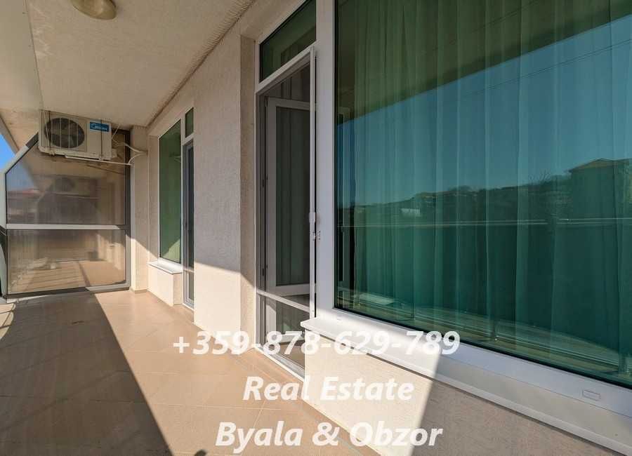 Двустаен апартамент с гледка към града на първа линия в гр.Бяла