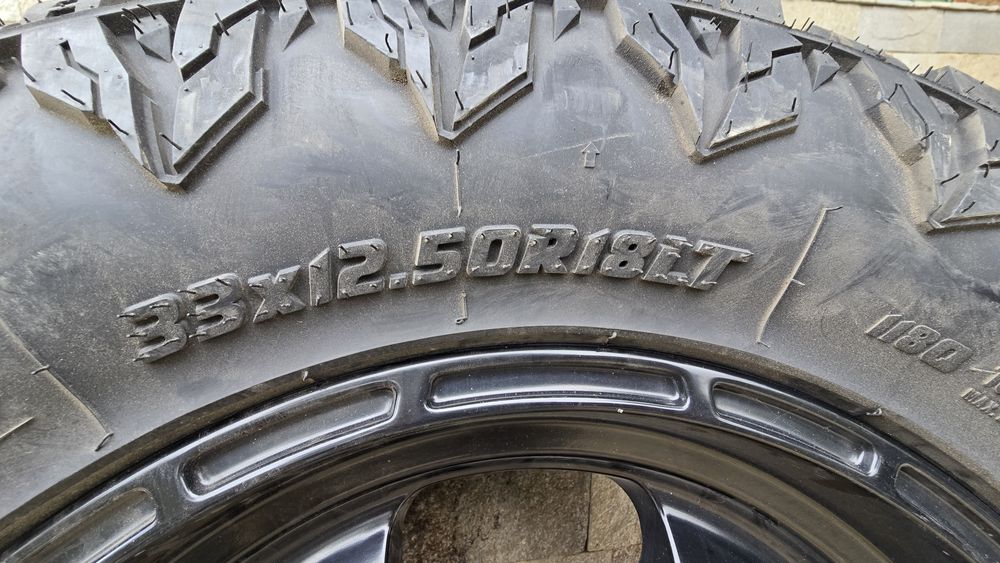 Продава 4 броя Off Road гуми с джанти