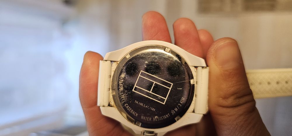 Продавам оригинален часовник Tommy Hilfiger